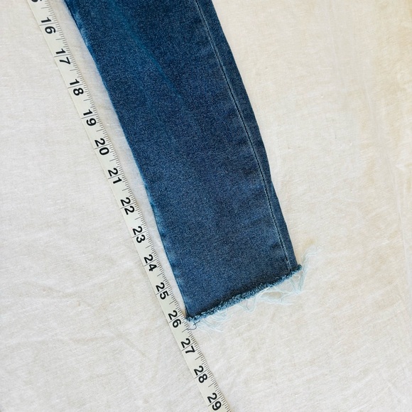 Good American Good Waist frayed hem skinny jean 0/25 - Picture 7 of 7